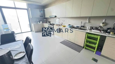 Stunning 4-Bedrooms, 5-Bathrooms Home in Tilal City-7
