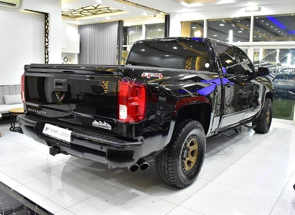 Chevrolet Silverado High Country 4x4 6.2 L ( 2017 Model ) in Black Color GCC Specs