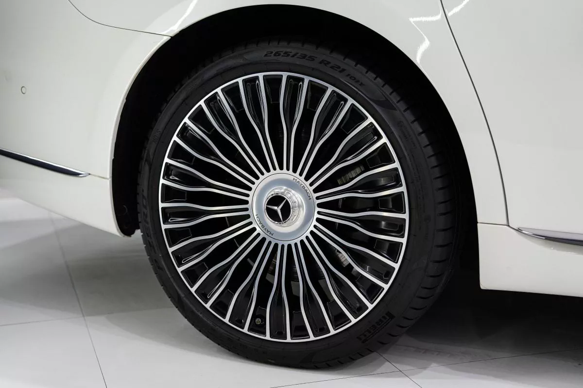Mercedes-Benz Maybach S680-5-5