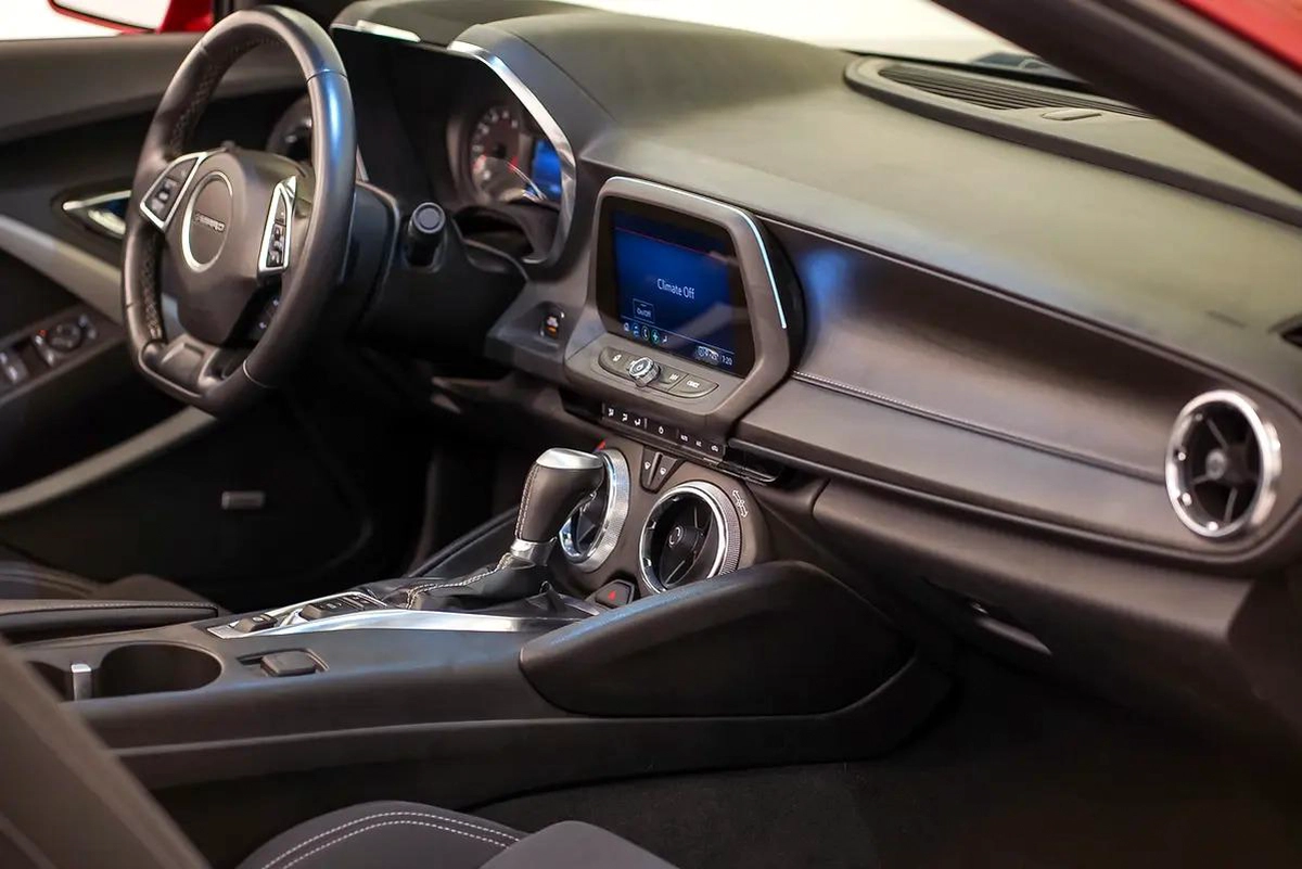 AED 1551 PM | CHEVY CAMARO CABRIOLET 1LT 2024 | PRISTINE CONDITION | 1 YEAR WARRANTY-9-9