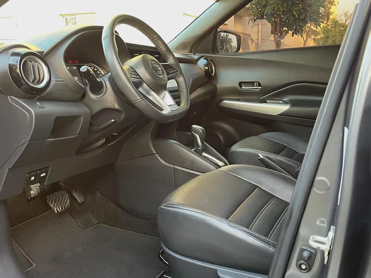 2020 Nissan Kicks SL //Very Low Mileage//Full agency Maintained// No Accident-8-8