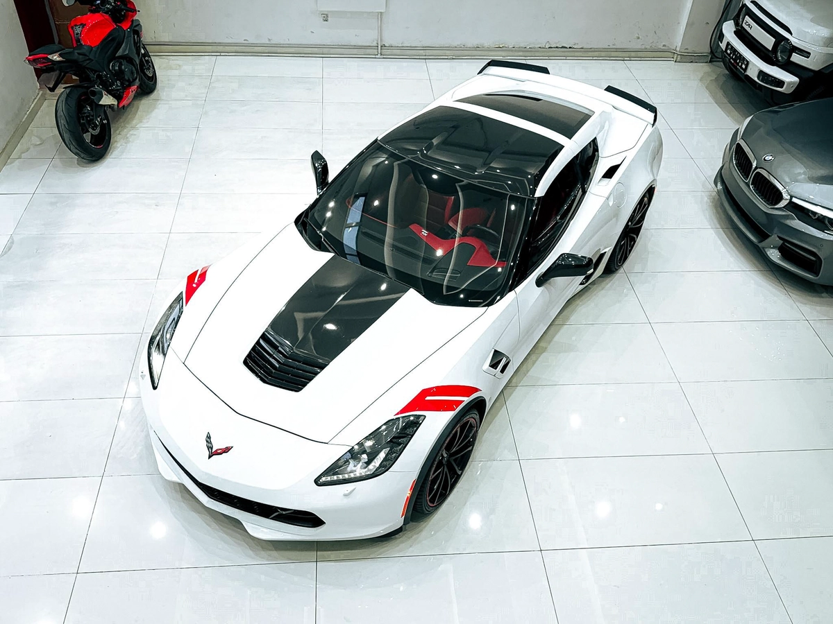 AED 5,500 // 20%DP // 2017 Chevrolet Corvette C7 Grand Sport (Carbon 65 kit installed) 6.2L V8-6-6