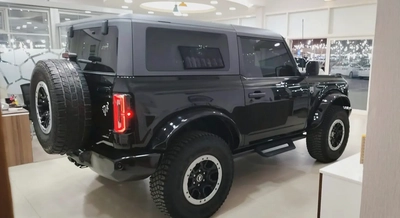 2023 Ford Bronco Base - American Specs - Like New!-3