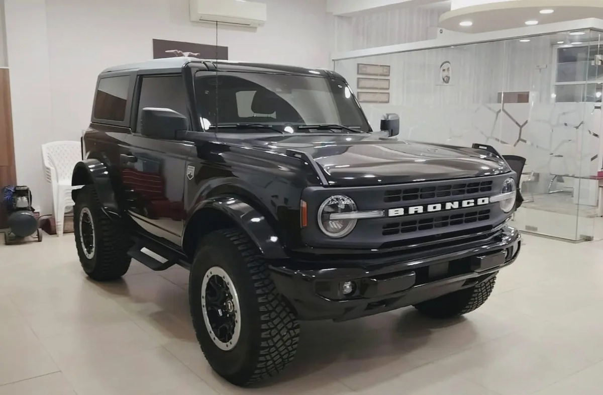 2023 Ford Bronco Base - American Specs - Like New!-2-2