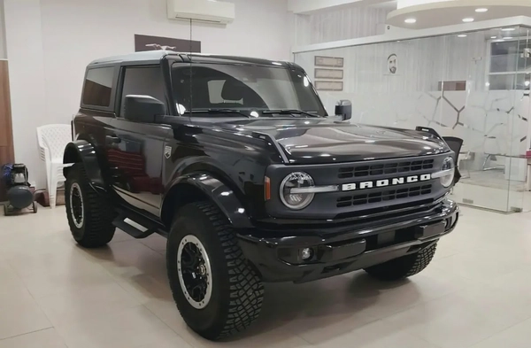 2023 Ford Bronco Base - American Specs - Like New!