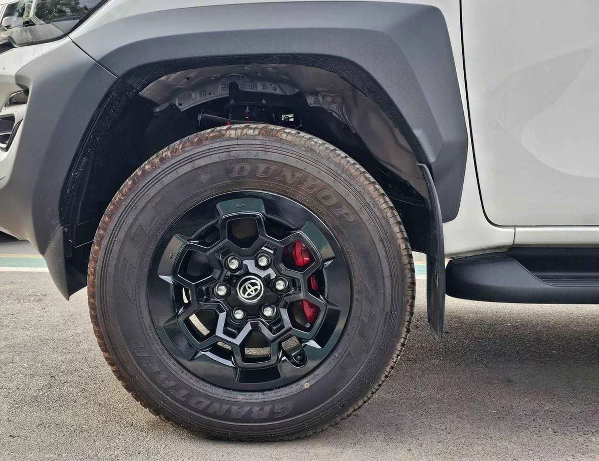 Toyota Hilux GR SPORT DOUBLE CABIN / 2.8L DIESEL V4 / RADAR / 360*CAMERA/DRIVER PWR SEAT WITH LATHER (CODE# HGRD)-6-0
