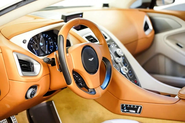 AED 11,985PM | ASTON MARTIN VANQUISH S 2018 | PEARL EDITION 1 OF 10 | UNDER AGENCY WARRANTY NOV 2026