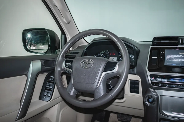 1 YR WARRANTY | GCC | 4.0L | AED 2250 PM