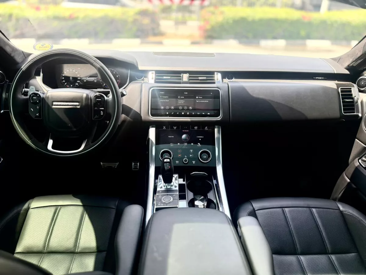 RANGE ROVER SPORT HST l GCC SPECS l FULL-SERVICE HISTORY l UNDER WARRANTY-1-1