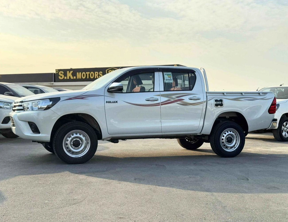 Toyota Hilux BASIC DOUBLE CABIN / 2.4L DIESEL A/T / CHROME HANDLE & REAL CHROME BUMPER (CODE # HD)-2-0