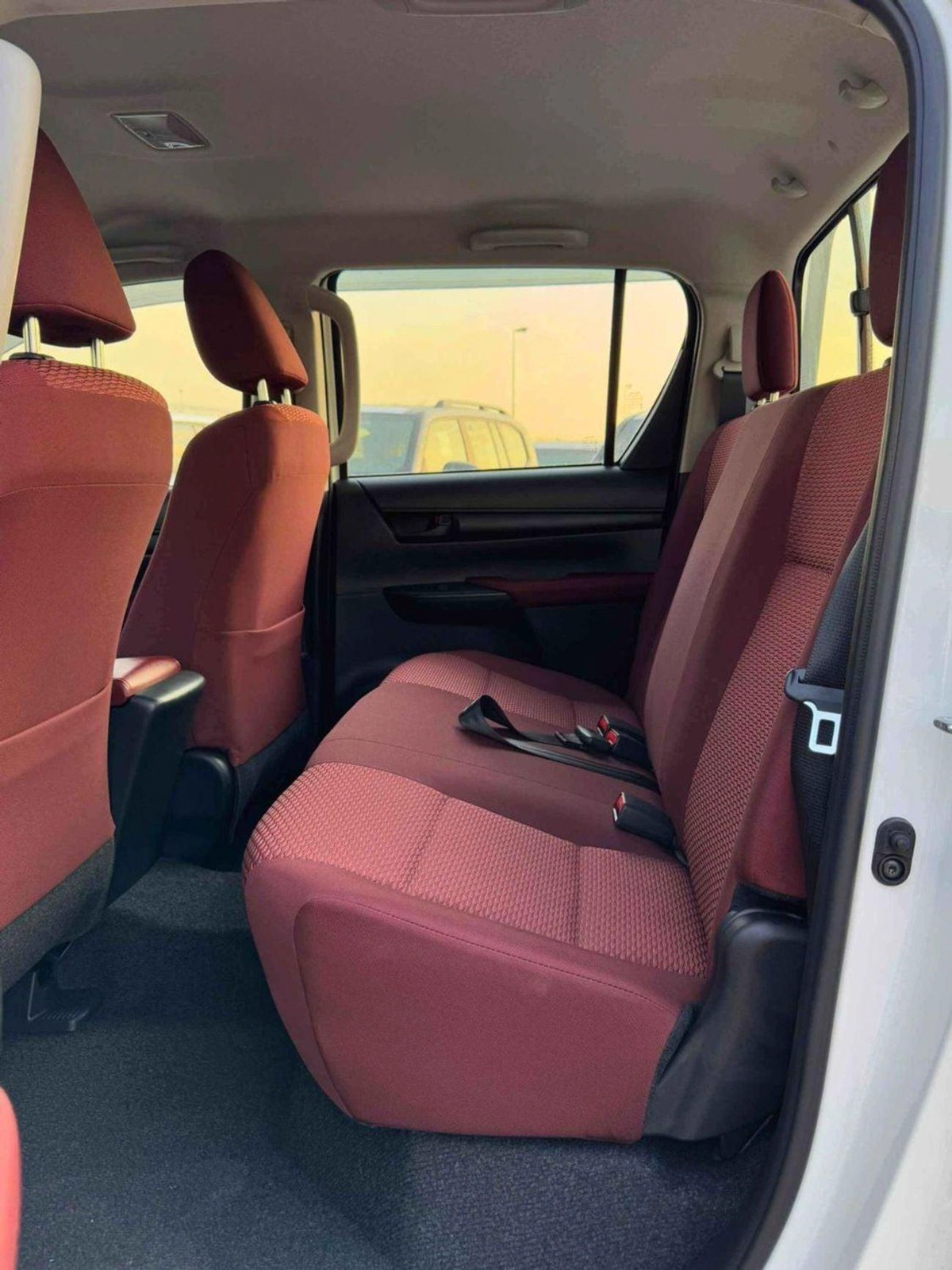 Toyota Hilux BASIC DOUBLE CABIN / 2.4L DIESEL A/T / CHROME HANDLE & REAL CHROME BUMPER (CODE # HD)-8-0