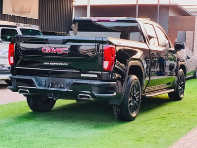 GMC Sierra Elevation 2022 خليجي | X31 off road | محرك 5.3L V8 - Excellent Condition-1