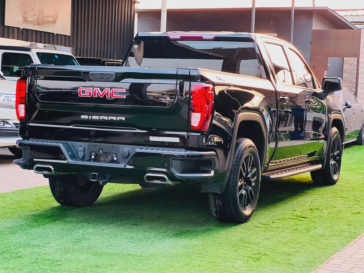 GMC Sierra Elevation 2022 خليجي | X31 off road | محرك 5.3L V8 - Excellent Condition-1-1