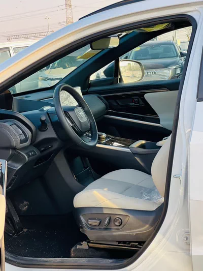 New 2023 Toyota bZ4X-13