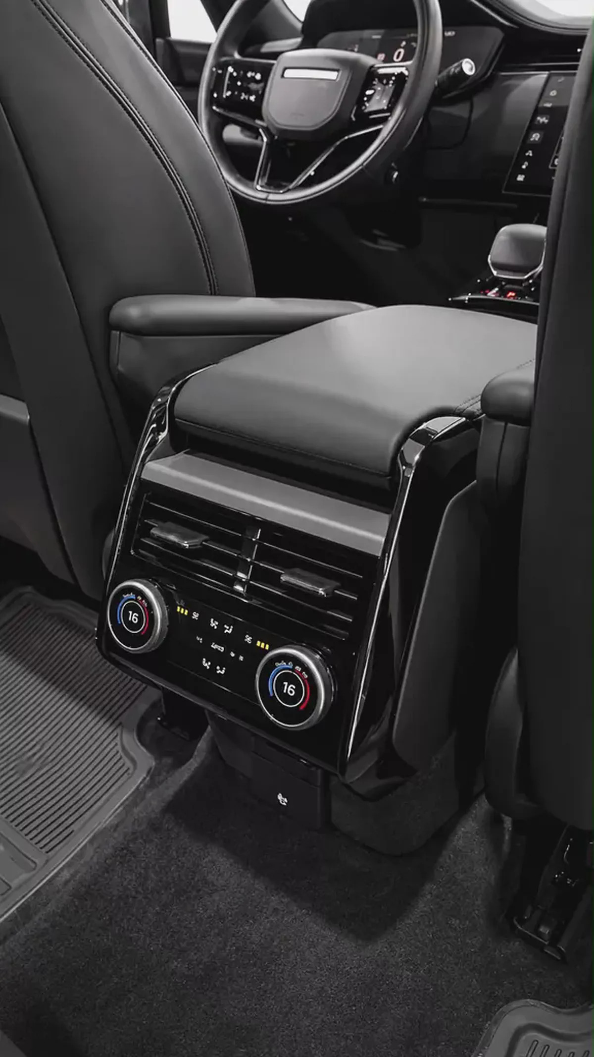 2025 Land Rover Range Rover Sport Dynamic - 27,000 kms-1-1