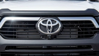 Toyota Hilux HILUX ADVENTURE 4.0L PETROL FOLL OPTION-3