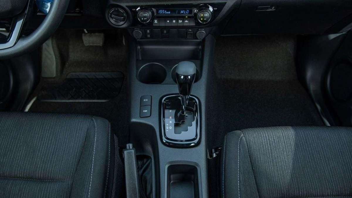 Toyota Hilux HILUX ADVENTURE 4.0L PETROL FOLL OPTION