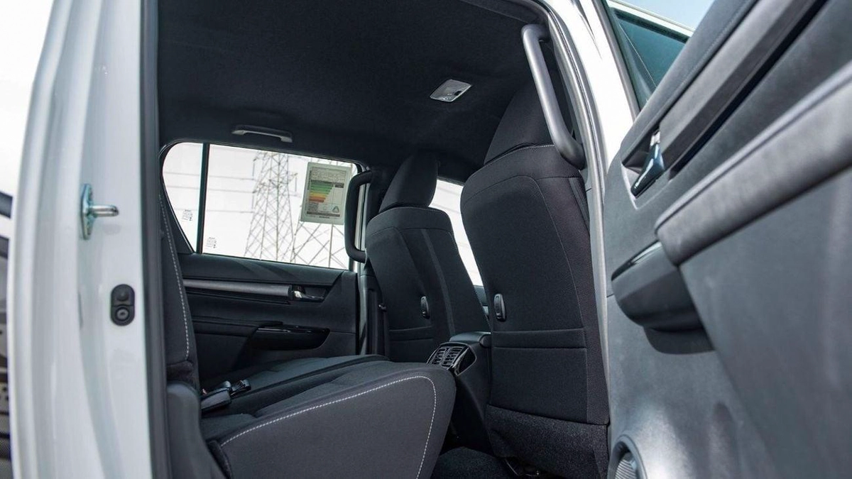 Toyota Hilux HILUX ADVENTURE 4.0L PETROL FOLL OPTION