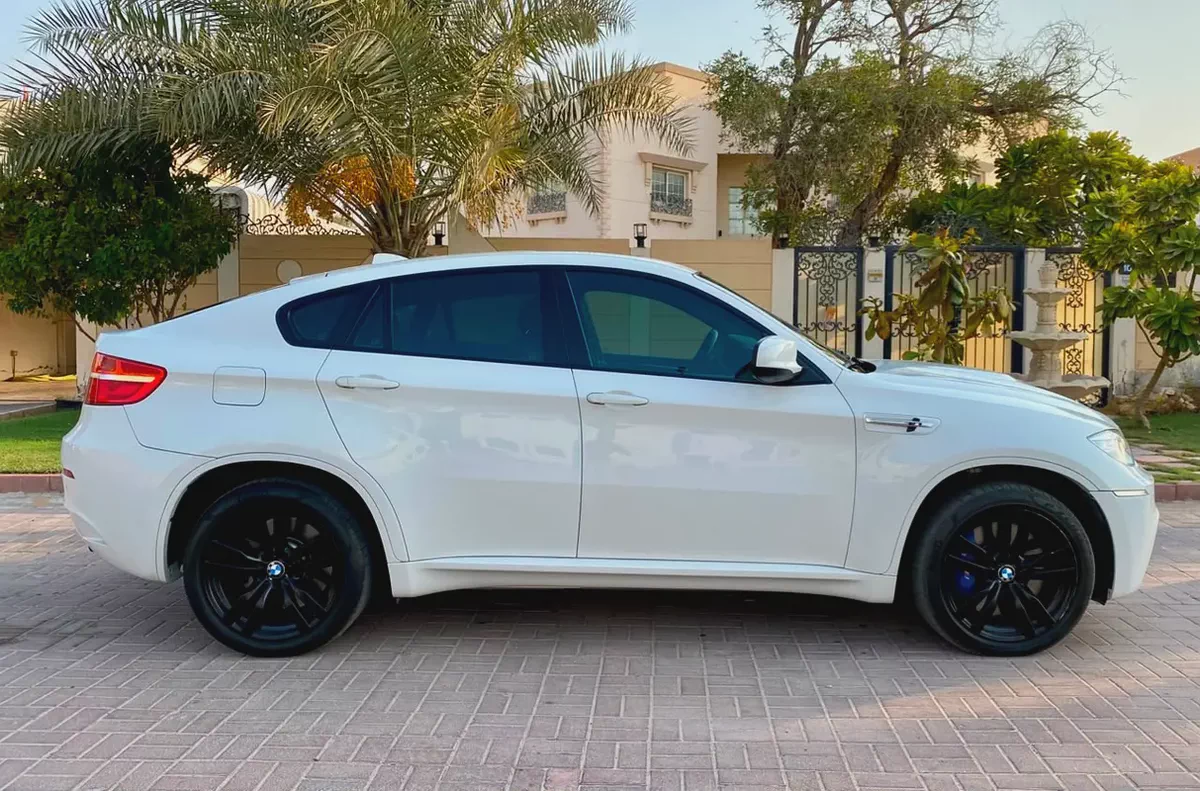 2014 BMW X6M  4.4L V8 555 HP || LOW MILEAGE || ACCIDENT FREE || GCC || CARPLAY TOUCH SCREEN-4-4
