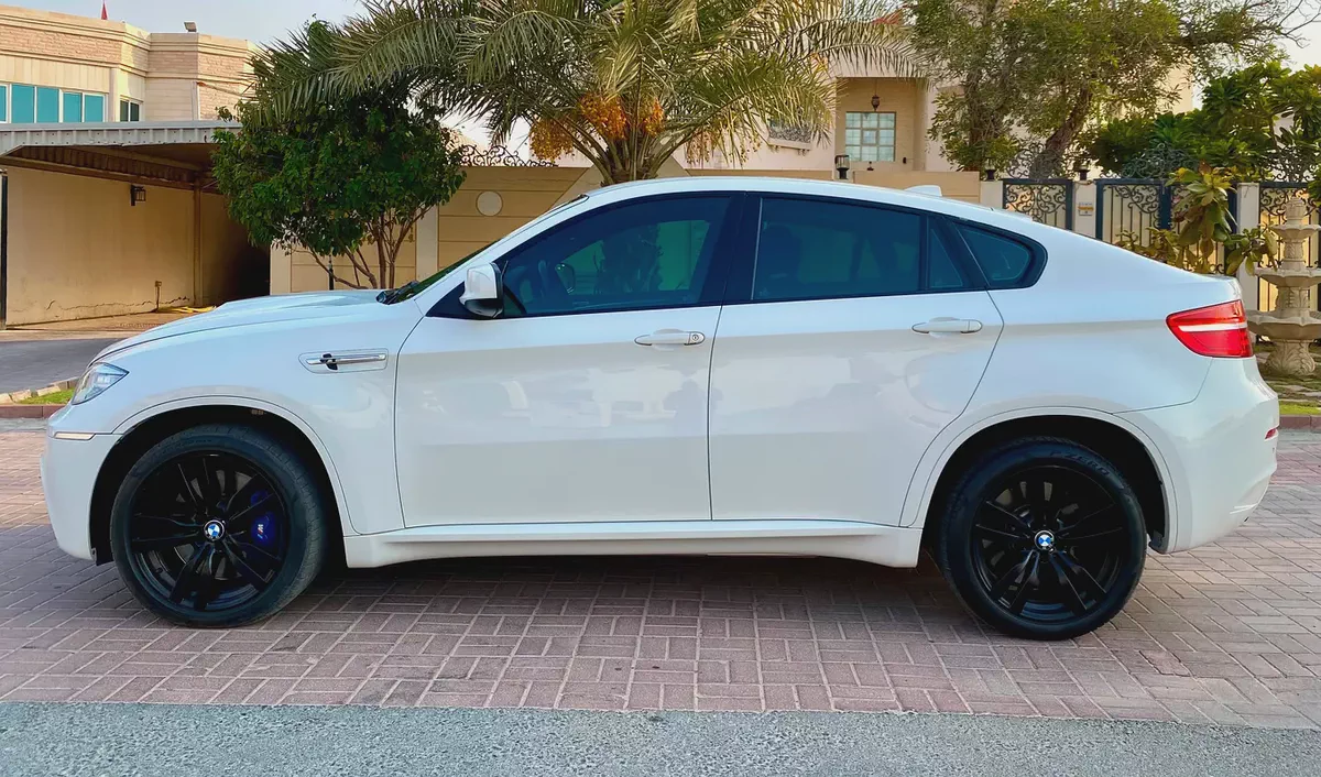 2014 BMW X6M  4.4L V8 555 HP || LOW MILEAGE || ACCIDENT FREE || GCC || CARPLAY TOUCH SCREEN-5-5