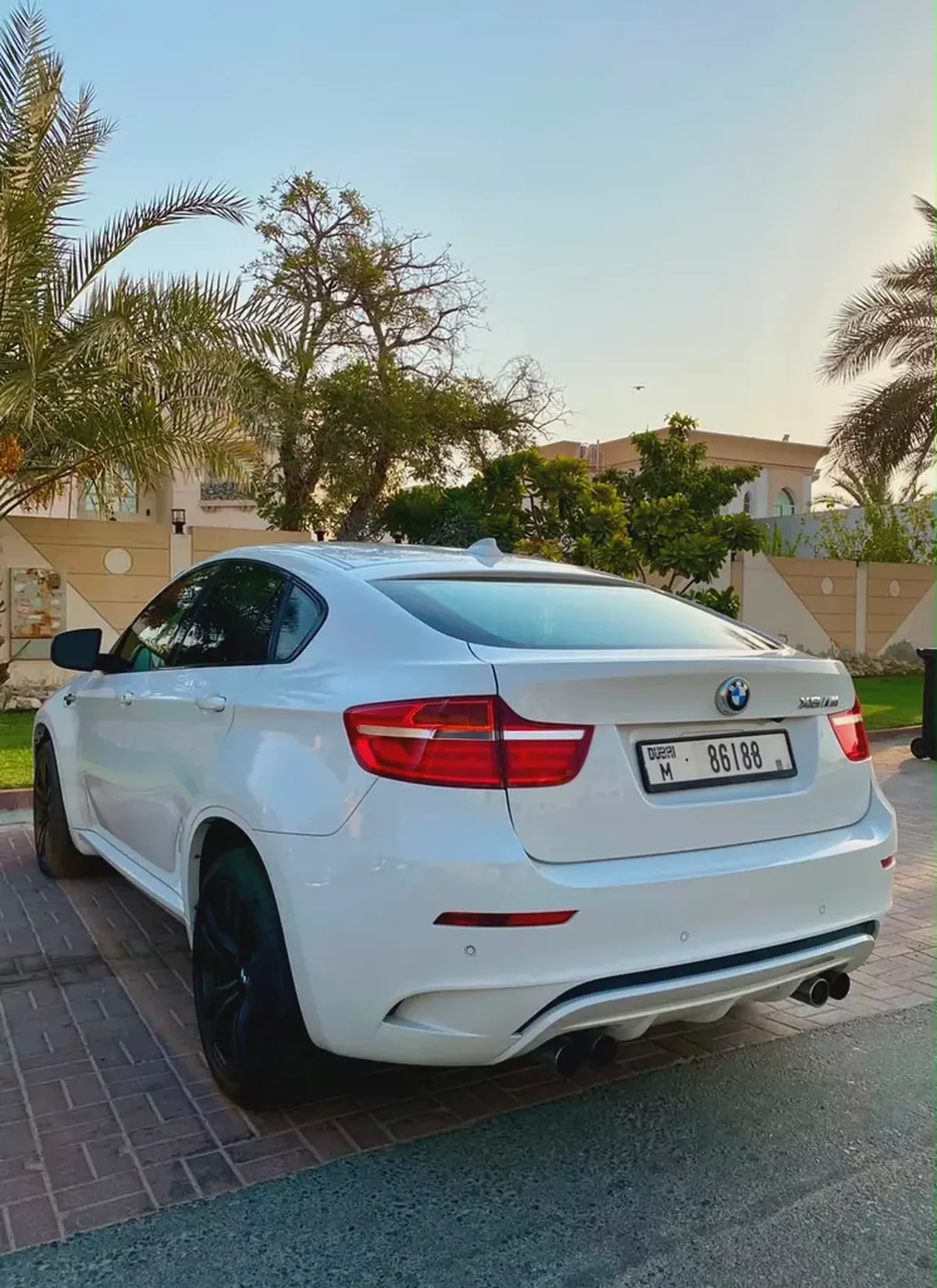 2014 BMW X6M  4.4L V8 555 HP || LOW MILEAGE || ACCIDENT FREE || GCC || CARPLAY TOUCH SCREEN-8-8