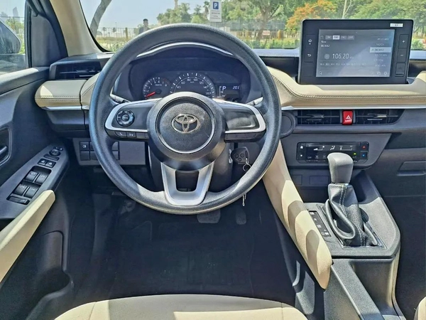 TOYOTA YARIS 2023 1.5L GCC (670/-MONTHLY)