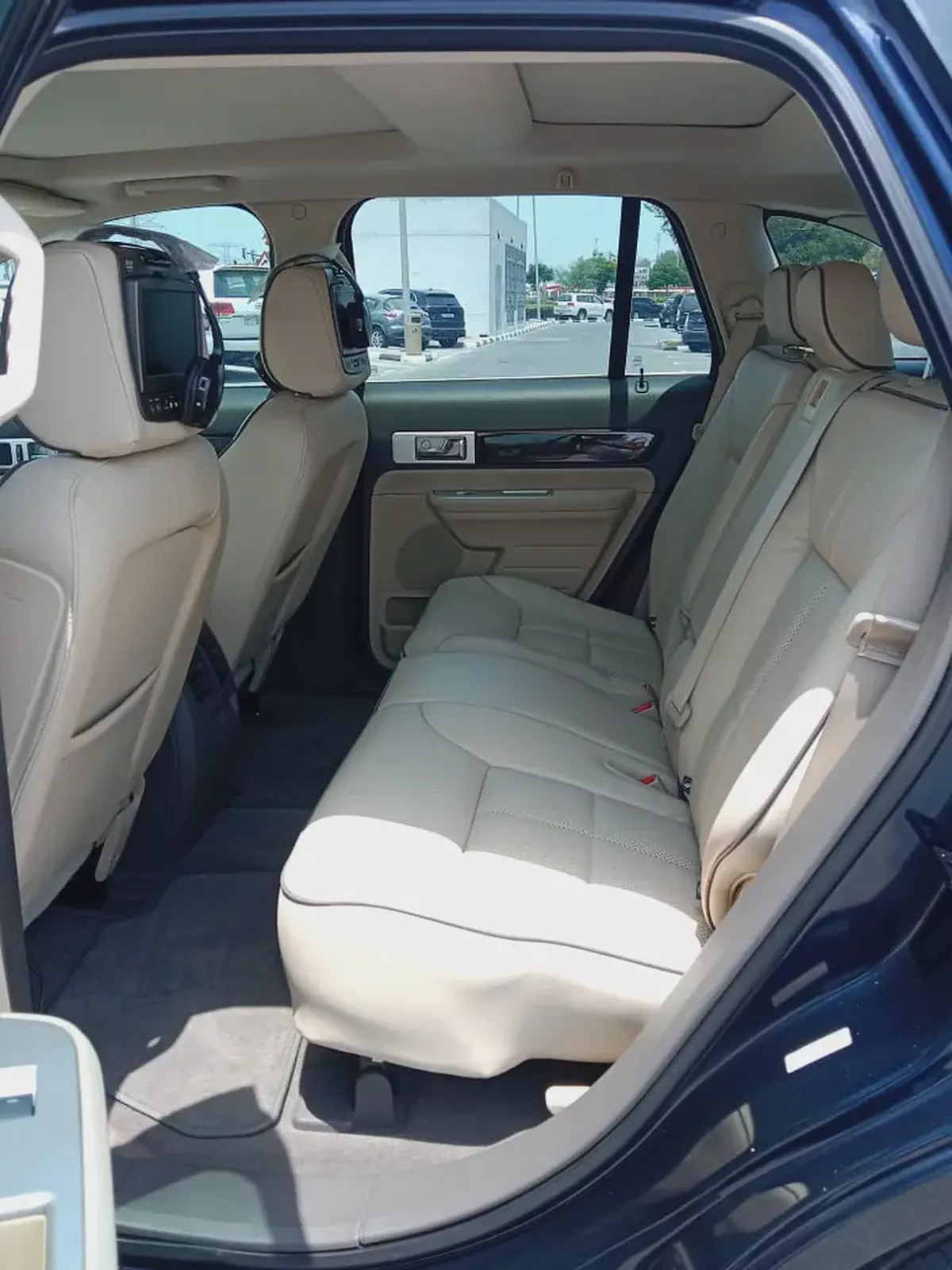 Lincoln MKX Ultimate - Full Option Full Service History GCC Specs-6-6