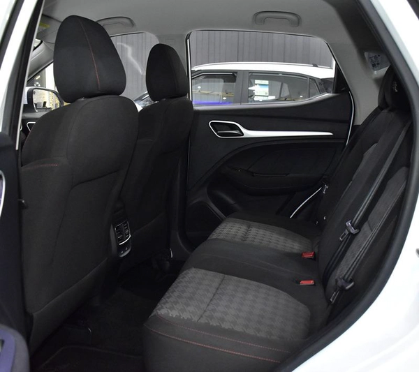 MG ZS ( 2023 Model ) in White Color GCC Specs