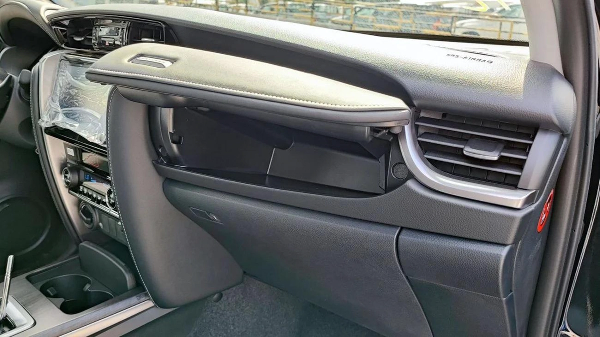 Toyota Fortuner || 2.4L V4 Diesel || Climate Control || Only for Africa Special Price-12-12