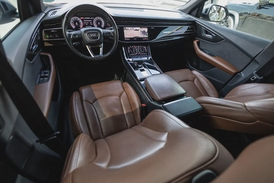 Audi Q8-18
