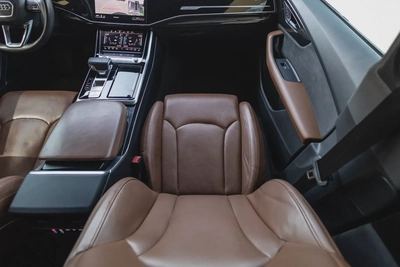 Audi Q8-10