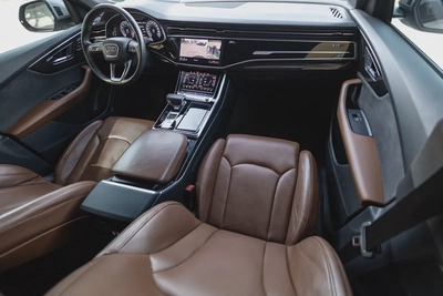 Audi Q8-5
