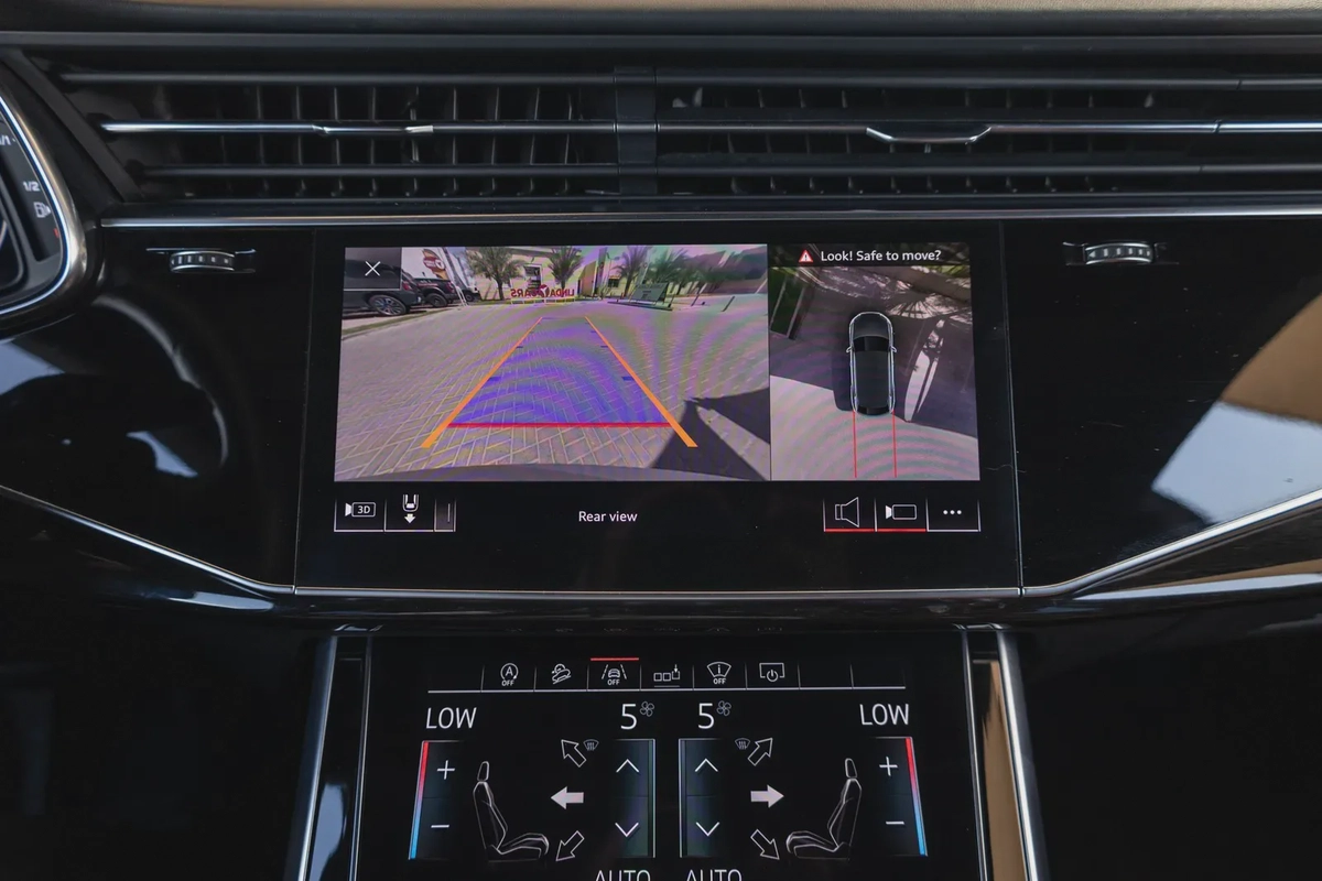 Audi Q8-2-2