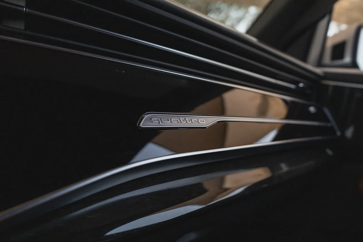 Audi Q8-15-15