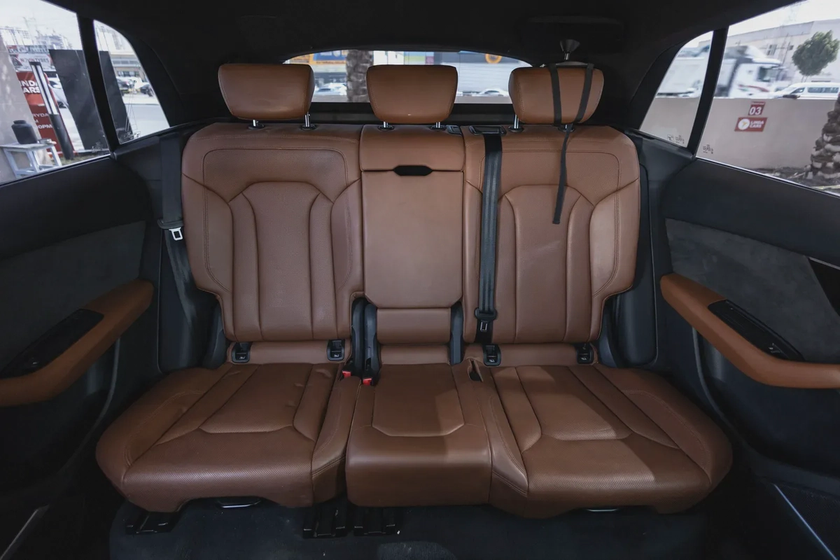 Audi Q8-8-8
