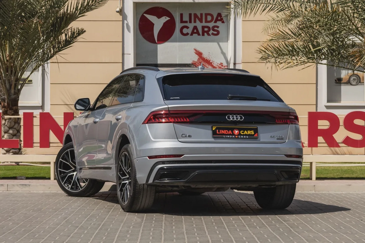 Audi Q8-22-22