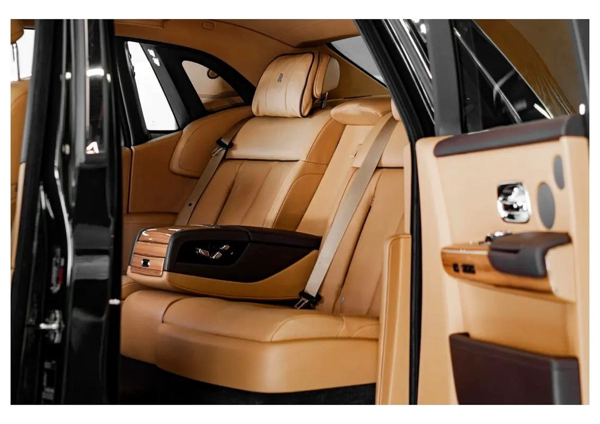 Rolls-Royce Phantom 2020 GCC Specs ll Special color-2-2