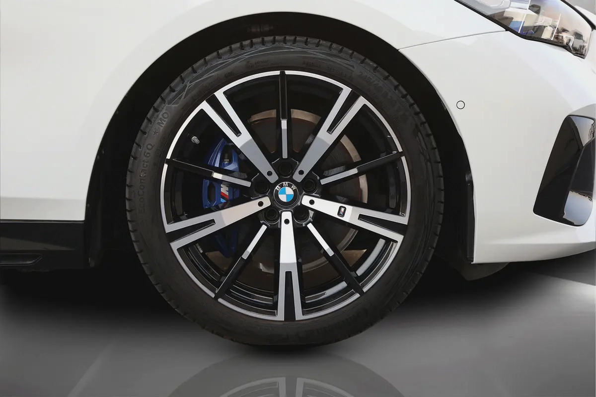 BMW 530I XDRIVE 2025 - WITH M-KIT - FULLY LOADED - BRAND NEW-19-19