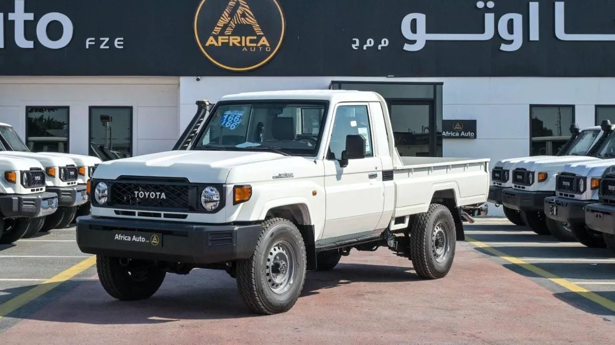 Toyota Land Cruiser Pick Up TOYOTA LC79 SC 2.8L DSL 26YM LC79 SC 2.8L DSL MT DIFFLOCK BASIC 26 YM