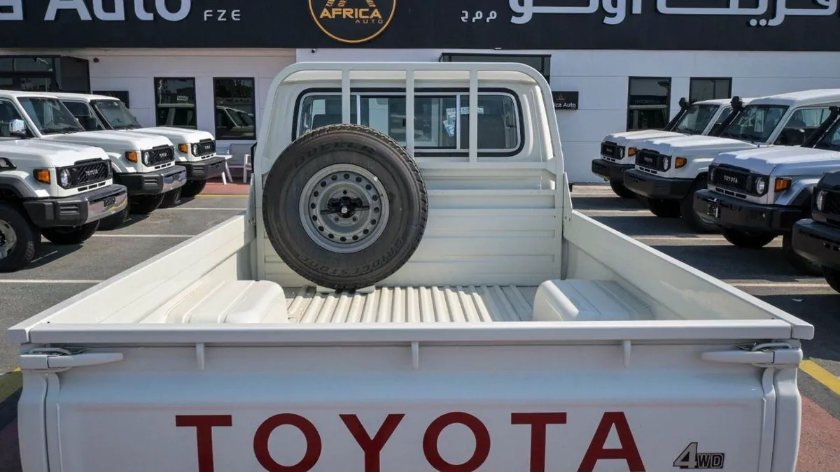 Toyota Land Cruiser Pick Up TOYOTA LC79 SC 2.8L DSL 26YM LC79 SC 2.8L DSL MT DIFFLOCK BASIC 26 YM-4-0