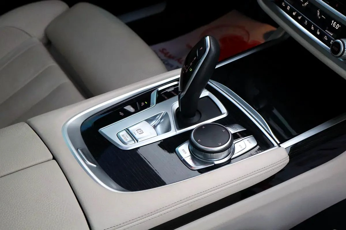 BMW 7-Series 730Li 2020 GCC Specs - Pristine Condition - Original Paint-6-6