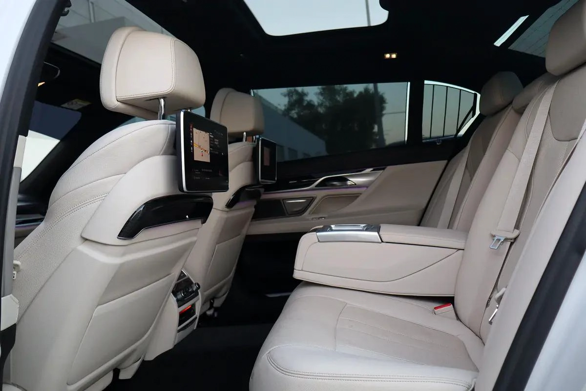 BMW 7-Series 730Li 2020 GCC Specs - Pristine Condition - Original Paint-12-12