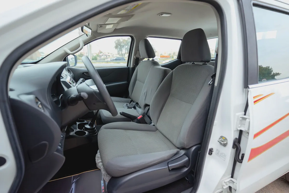 Navara | Double Cabin SE 4X2 | Manual | GCC Specs | Ref#N73209-7-7