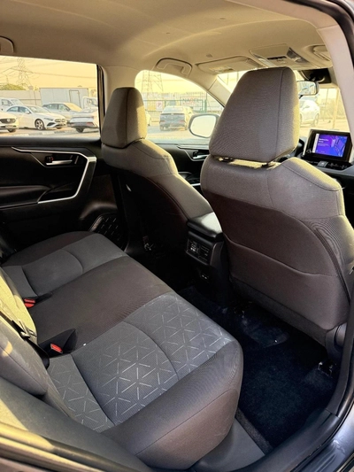 Toyota RAV4 XLE 2.5 L AWD Full Option 2025-16