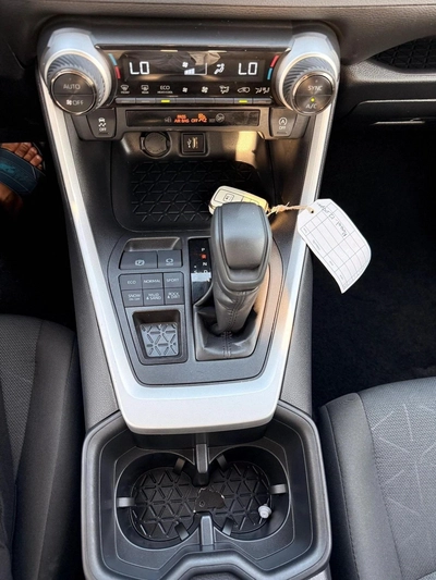 Toyota RAV4 XLE 2.5 L AWD Full Option 2025-4