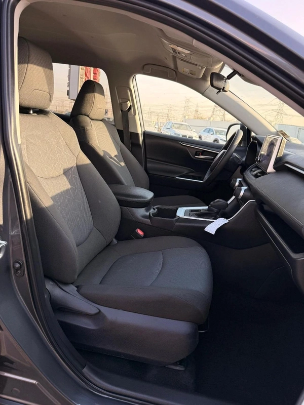 Toyota RAV4 XLE 2.5 L AWD Full Option 2025