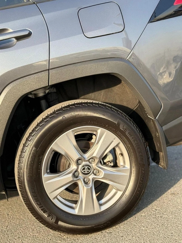 Toyota RAV4 XLE 2.5 L AWD Full Option 2025