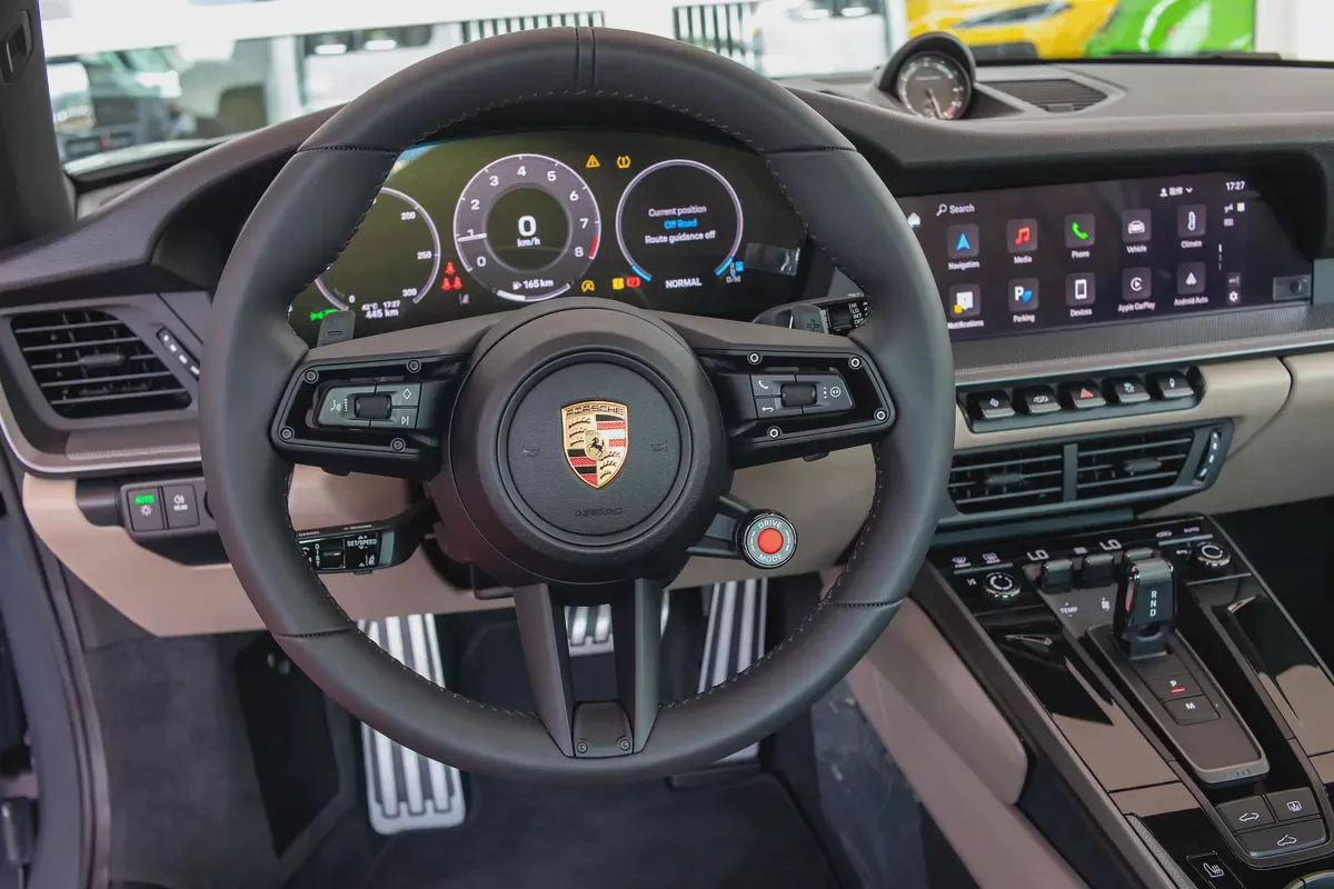Porsche 911 Carrera 2025 | 400KM | UNDER WARRANTY-9-9