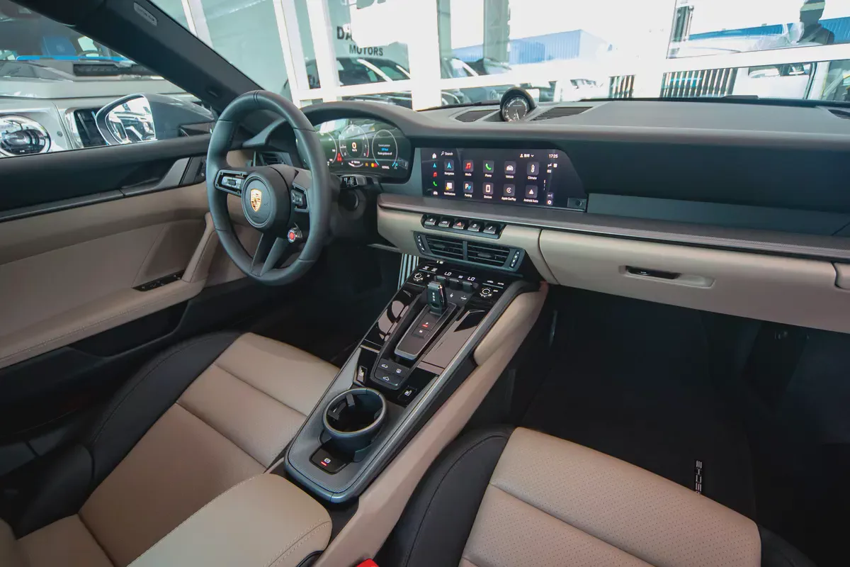 Porsche 911 Carrera 2025 | 400KM | UNDER WARRANTY-15-15