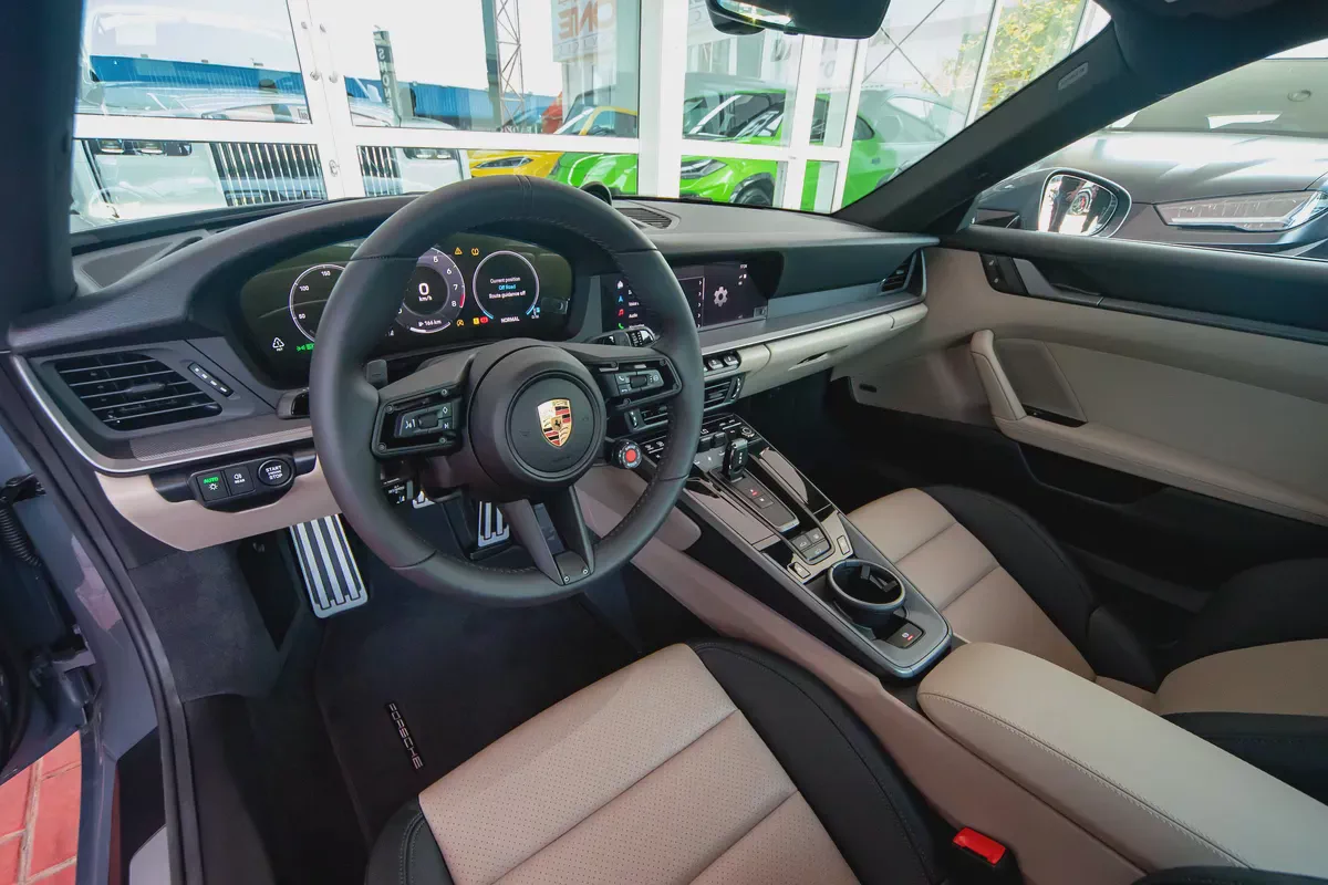 Porsche 911 Carrera 2025 | 400KM | UNDER WARRANTY-7-7